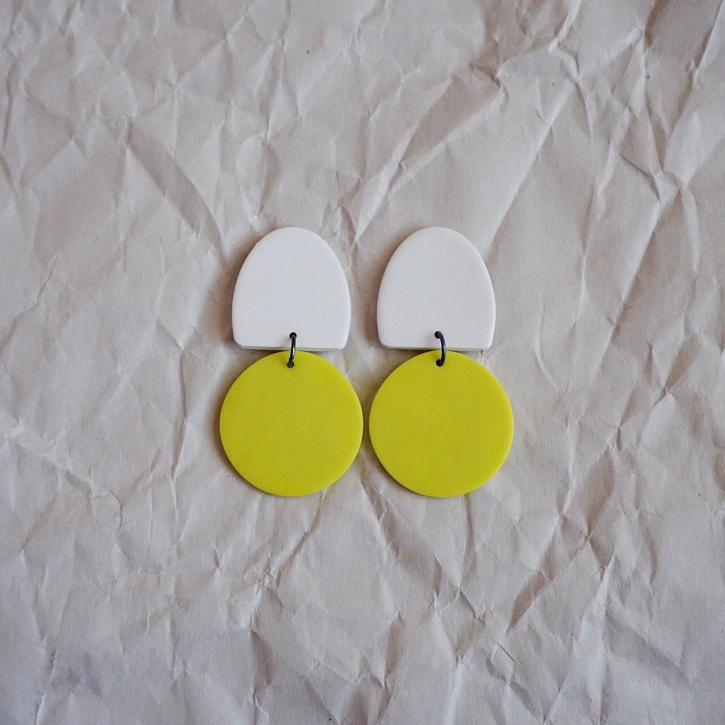 De Nada Small Dangle Earrings // Lime zest
