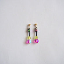 Load image into Gallery viewer, Confetti Bead Stud Earrings 01